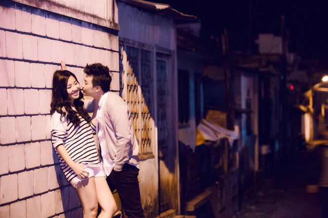 Lê Khánh và chồng sắp cưới tình tứ dạo phố đêm Đà Lạt - ảnh 9