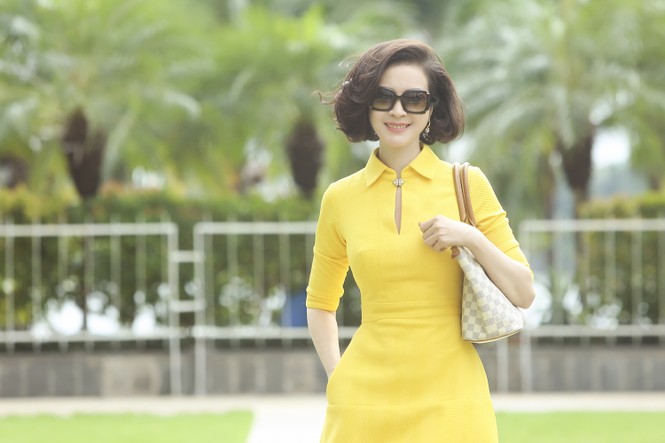 MC Thanh Mai diện váy vàng rực, sành điệu xuống phố - ảnh 7