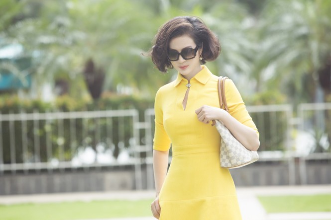 MC Thanh Mai diện váy vàng rực, sành điệu xuống phố - ảnh 10