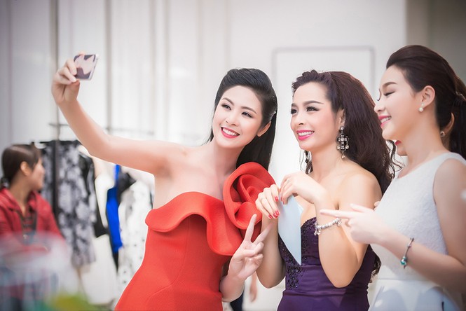 Kỳ Duyên, Ngọc Hân đọ sắc với váy đỏ rực rỡ - ảnh 11