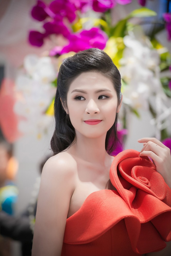 Kỳ Duyên, Ngọc Hân đọ sắc với váy đỏ rực rỡ - ảnh 10