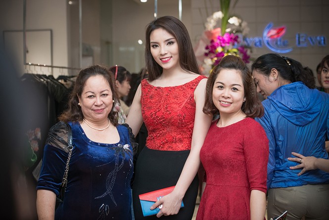 Kỳ Duyên, Ngọc Hân đọ sắc với váy đỏ rực rỡ - ảnh 7