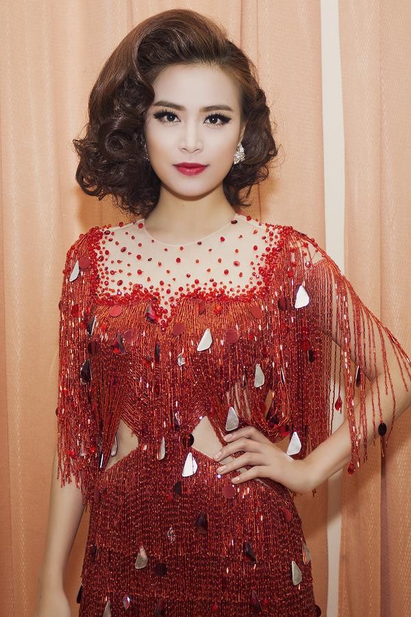 Hoàng Thùy Linh mặc sexy 'đốt cháy' sân khấu The Remix - ảnh 1