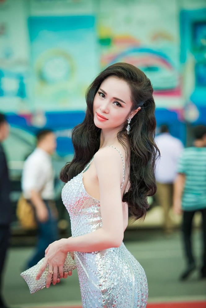 Vũ Ngọc Anh gợi cảm sánh vai cùng Trần Bảo Sơn - ảnh 8