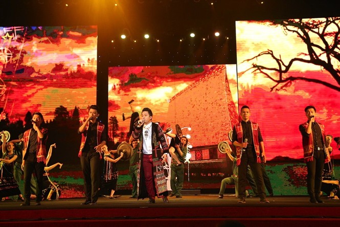 Thanh Lam, Tùng Dương đọ giọng 'khủng' với nhạc đỏ - ảnh 7