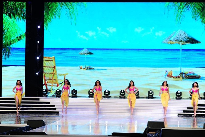 Thí sinh Hoa hậu Hoàn vũ Việt Nam nóng bỏng với bikini - ảnh 1