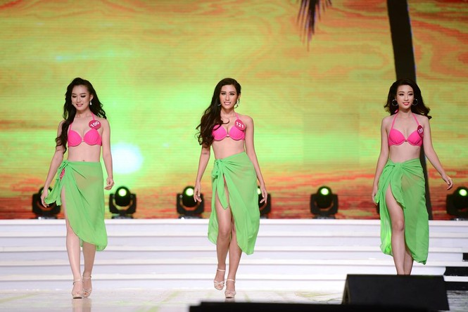 Thí sinh Hoa hậu Hoàn vũ Việt Nam nóng bỏng với bikini - ảnh 2