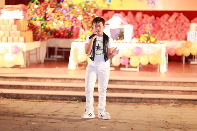 Vân Hugo đón Trung thu sớm cùng học sinh khiếm thị - ảnh 11