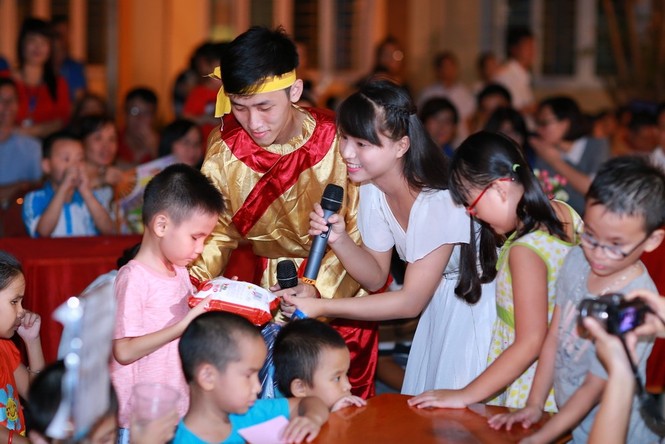 Vân Hugo đón Trung thu sớm cùng học sinh khiếm thị - ảnh 12