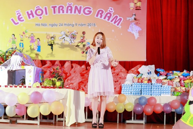 Vân Hugo đón Trung thu sớm cùng học sinh khiếm thị - ảnh 9
