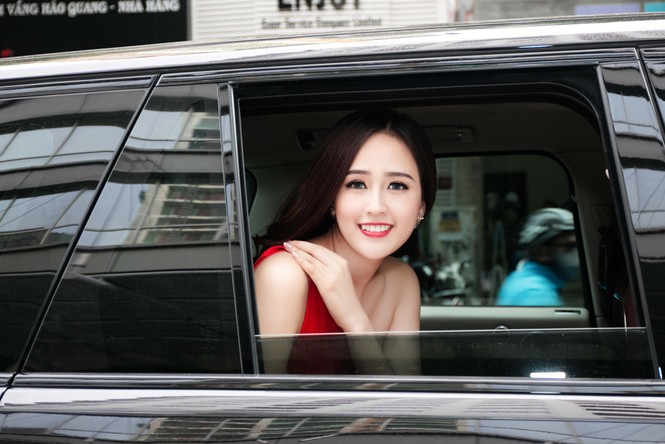 Mai Phương Thúy đẹp 'không tì vết' với đầm lệch vai - ảnh 3