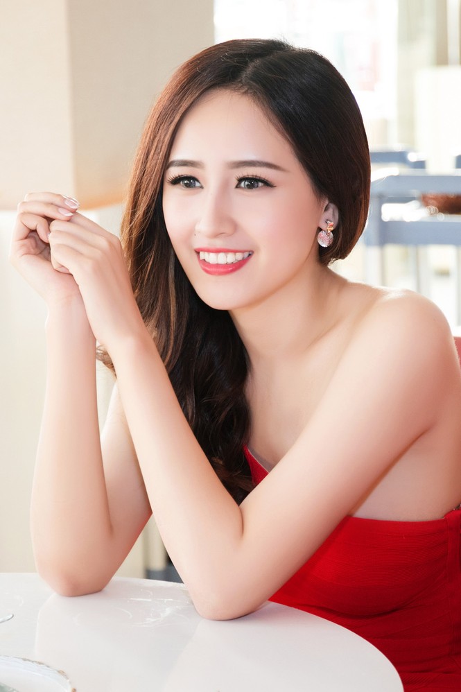 Mai Phương Thúy đẹp 'không tì vết' với đầm lệch vai - ảnh 10