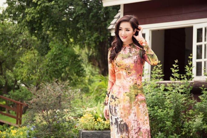 Giáng My duyên dáng với áo dài trên đất Thái - ảnh 6
