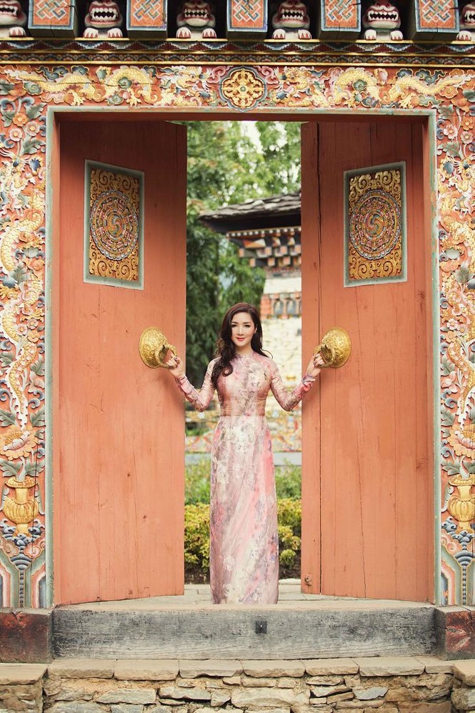 Giáng My duyên dáng với áo dài trên đất Thái - ảnh 7