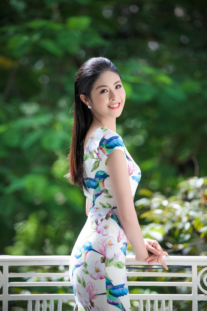 Ngọc Hân khoe đường cong với váy ôm sát - ảnh 4