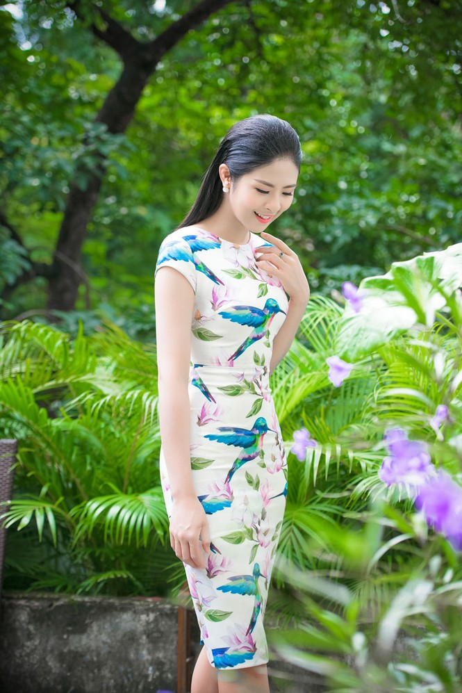 Ngọc Hân khoe đường cong với váy ôm sát - ảnh 2