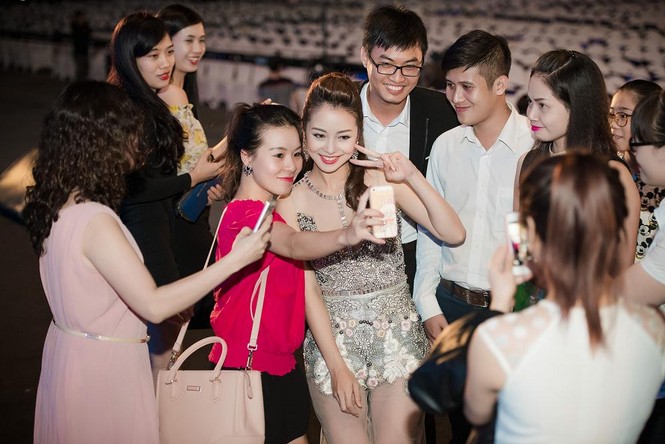 'Gái hai con' Jennifer Phạm nóng bỏng với váy xuyên thấu - ảnh 5
