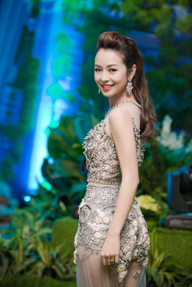 'Gái hai con' Jennifer Phạm nóng bỏng với váy xuyên thấu - ảnh 7