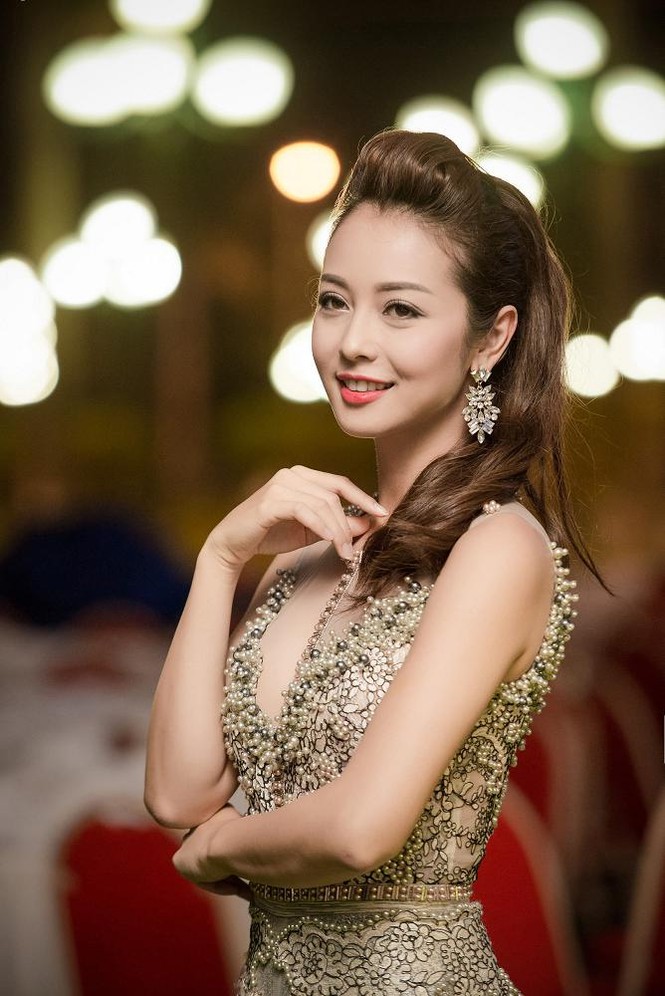 'Gái hai con' Jennifer Phạm nóng bỏng với váy xuyên thấu - ảnh 8