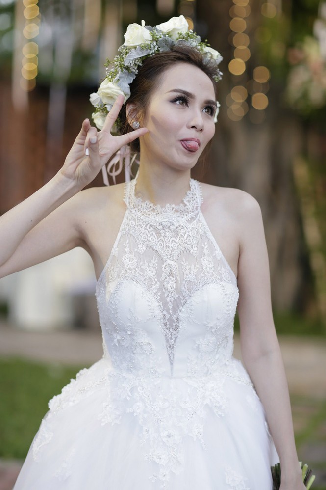 Hoa hậu Diễm Hương khóc nức nở trong hôn lễ - ảnh 3