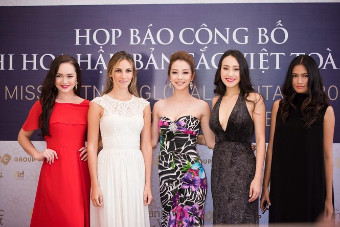 Jennifer Phạm, Dương Thùy Linh 'đọ' vai trần quyến rũ - ảnh 12