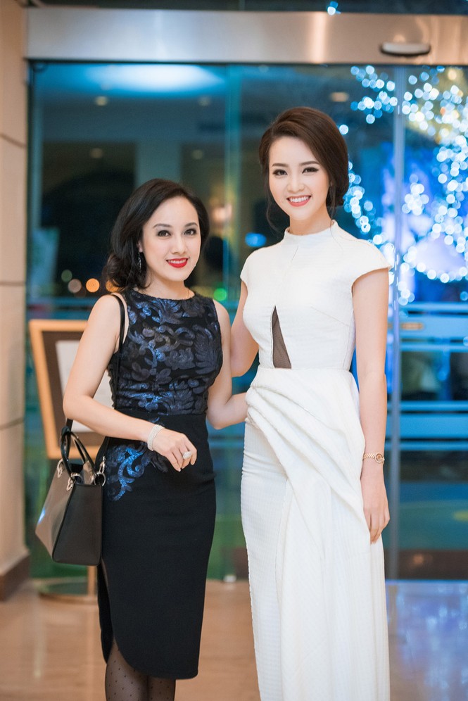 Á hậu Thụy Vân đeo đồng hồ 450 triệu đồng làm MC - ảnh 8