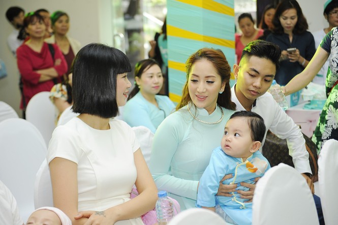 Khánh Thi đưa con trai 9 tháng tuổi đi dự sự kiện - ảnh 6