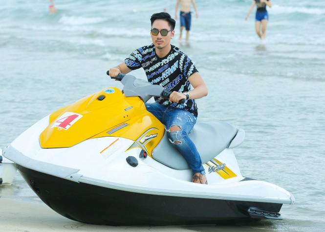Thanh Hằng gợi cảm trên biển - ảnh 4