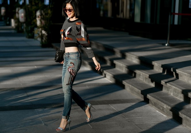 Hương Tràm khoe eo thon quyến rũ trên phố với 'cây' hàng hiệu - ảnh 5