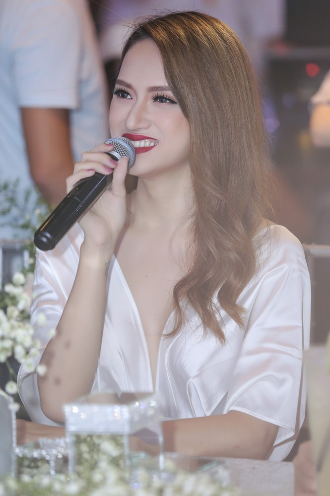 Hương Giang Idol quyến rũ khi ngồi 'ghế nóng' - ảnh 4