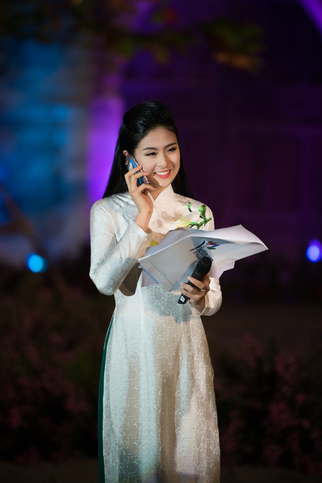 Tố Như, Đào Hà trình diễn áo dài của Hoa hậu Ngọc Hân - ảnh 3
