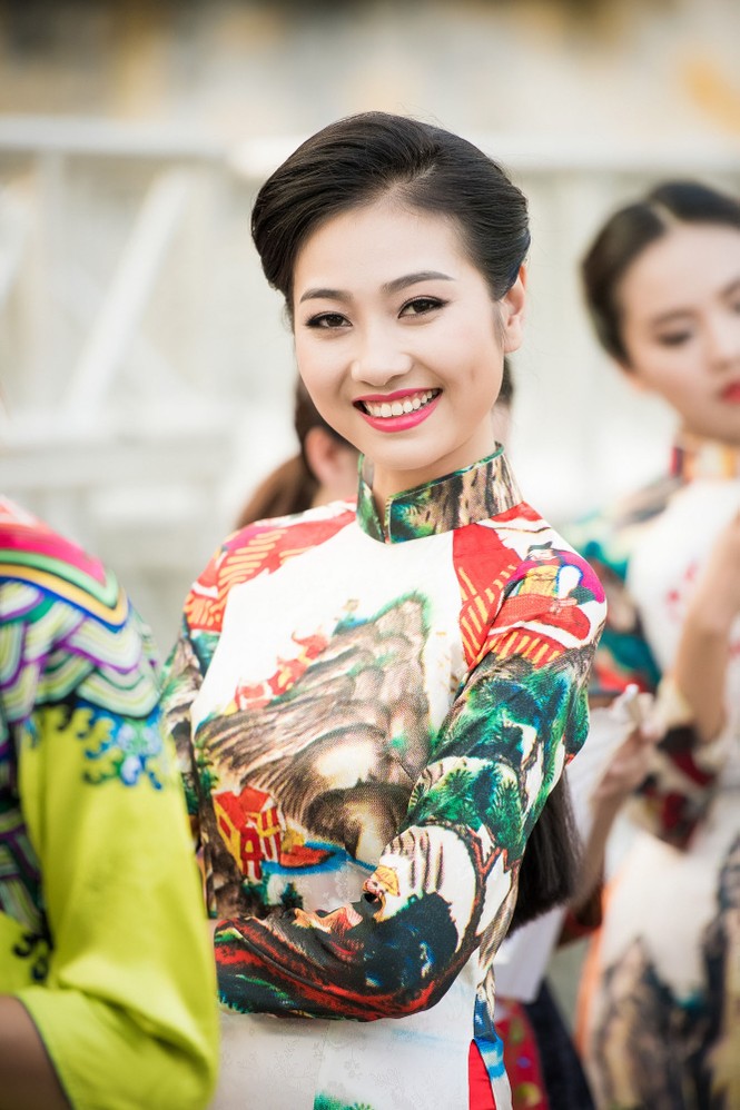 Dàn người đẹp HHVN 2016 diễu hành trên phố với áo dài - ảnh 7