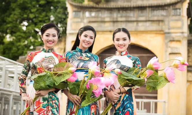 Dàn người đẹp HHVN 2016 diễu hành trên phố với áo dài - ảnh 6