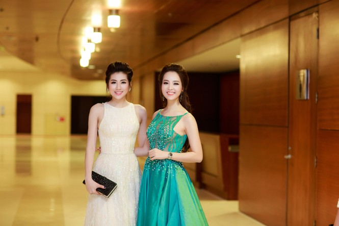 Á hậu Tú Anh đeo nhẫn kim cương 1,6 tỷ đồng - ảnh 7