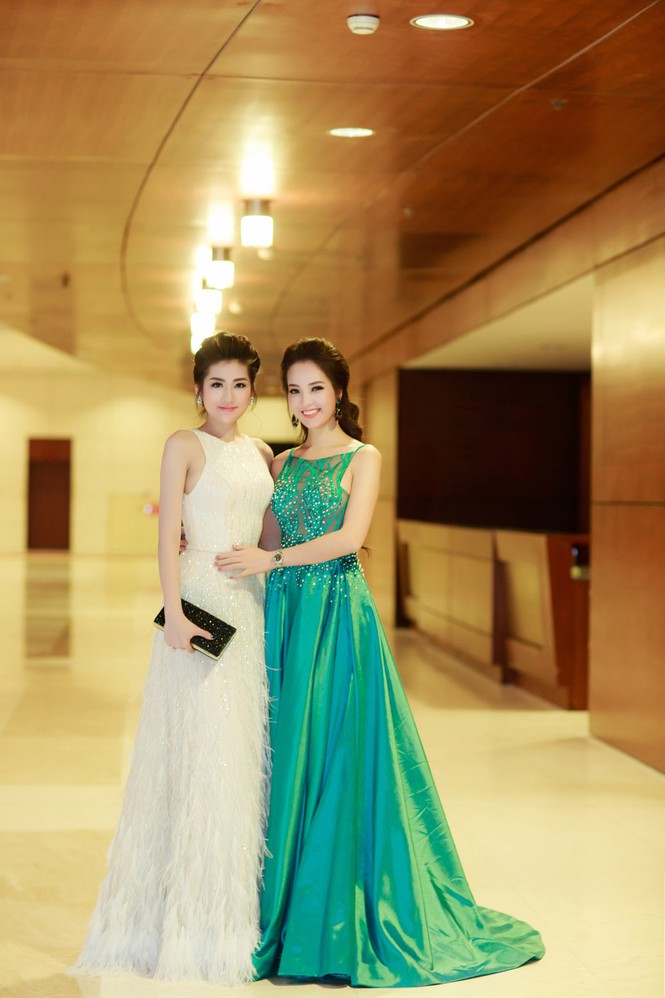 Á hậu Tú Anh đeo nhẫn kim cương 1,6 tỷ đồng - ảnh 8