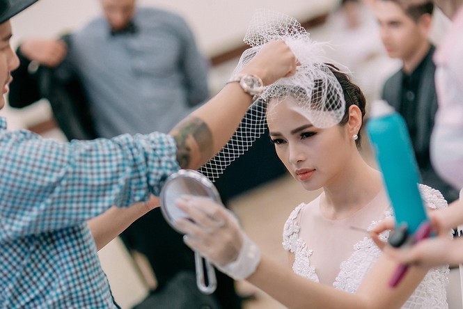 Diễm Châu mặc váy cưới đưa con trai 13 tháng tuổi lên sàn diễn - ảnh 5