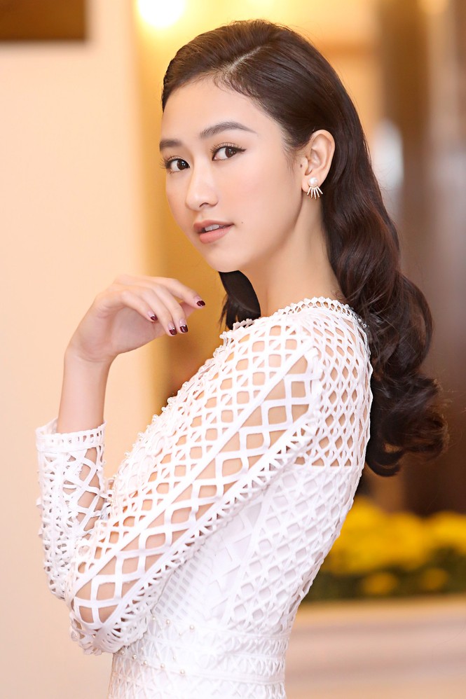 Top 8 Miss Earth Nam Em vai trần quyến rũ - ảnh 8