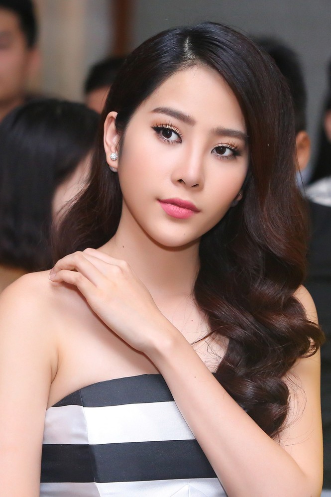 Top 8 Miss Earth Nam Em vai trần quyến rũ - ảnh 4