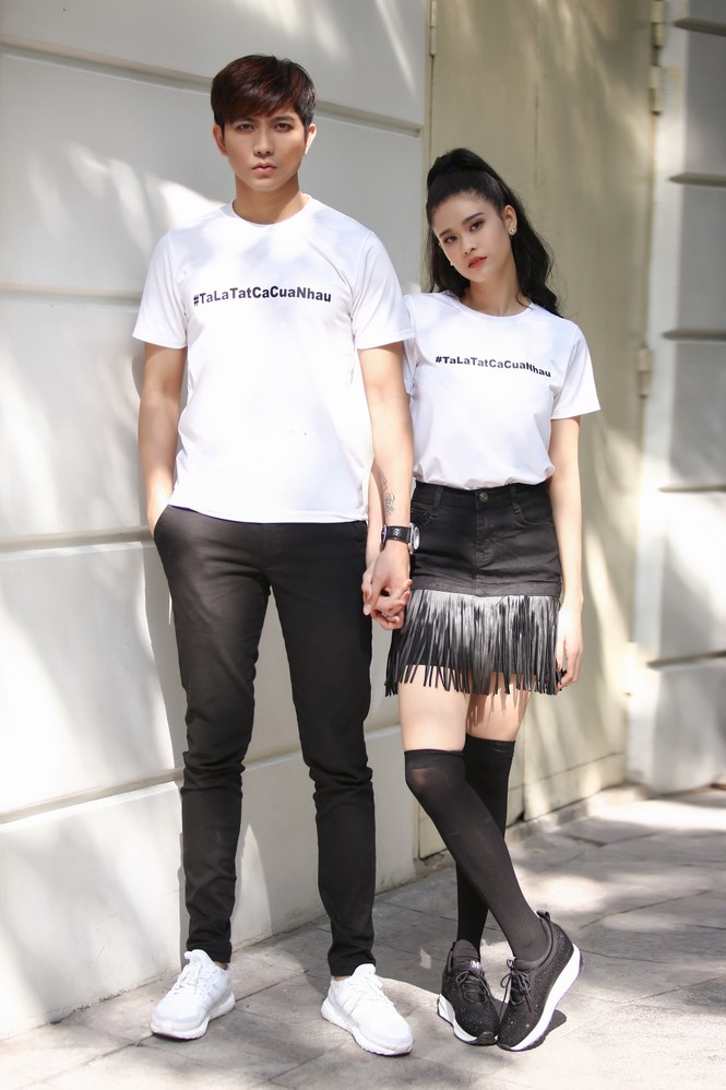 Tim - Trương Quỳnh Anh diện đồ đôi 'cực chất' dạo phố Hà Nội - ảnh 1