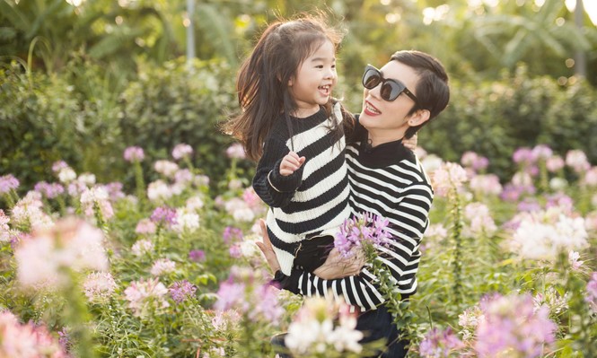 Con gái siêu mẫu Xuân Lan cực đáng yêu bên mẹ - ảnh 2