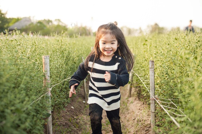 Con gái siêu mẫu Xuân Lan cực đáng yêu bên mẹ - ảnh 4