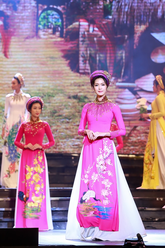 Hoa hậu Thùy Dung 'tái xuất, hội ngộ Hoa hậu Mỹ Linh - ảnh 8
