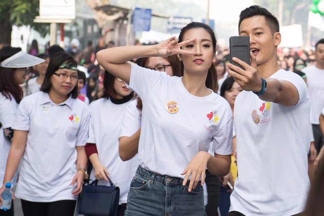 Hoa hậu Mỹ Linh rạng rỡ chạy bộ vì trẻ em - ảnh 3