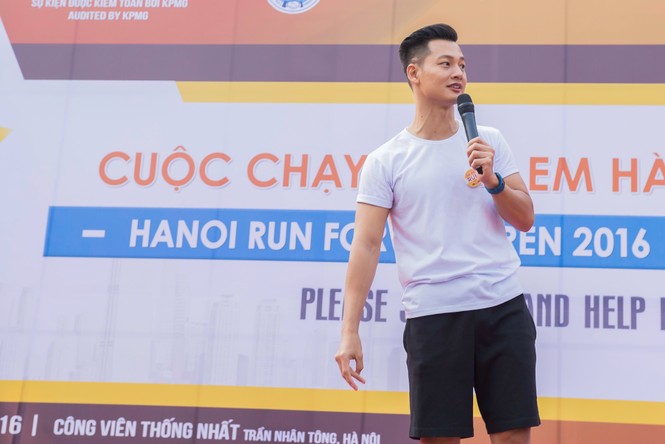 Hoa hậu Mỹ Linh rạng rỡ chạy bộ vì trẻ em - ảnh 4