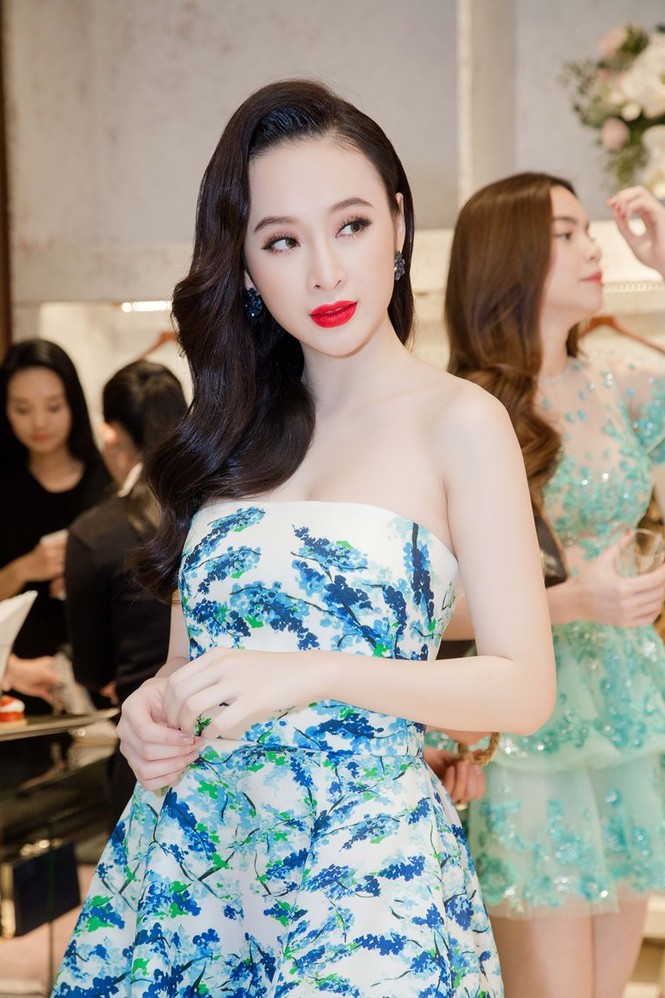 Angela Phương Trinh môi đỏ, da trắng sứ như bạch tuyết - ảnh 1