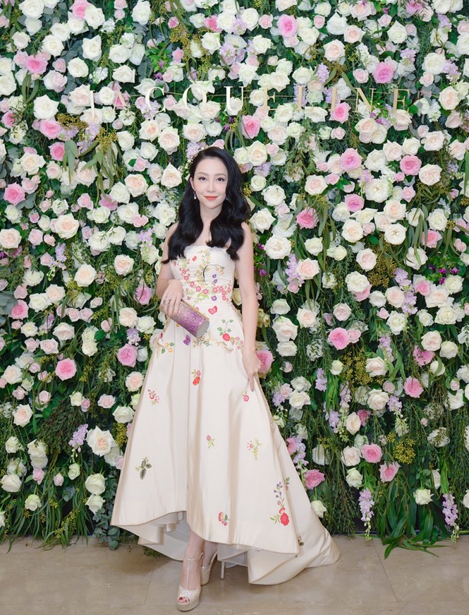 Angela Phương Trinh môi đỏ, da trắng sứ như bạch tuyết - ảnh 7