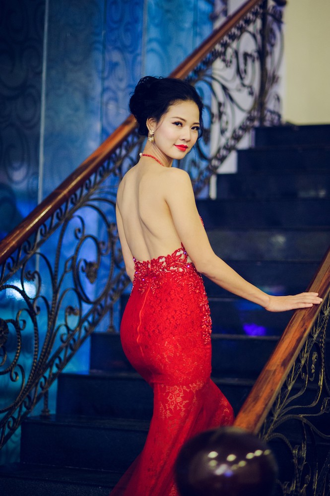 Trần Thị Quỳnh lưng trần táo bạo làm giám khảo - ảnh 2