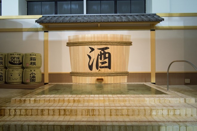 Vì sao nên tắm rượu sake một lần khi tới Nhật? - ảnh 1