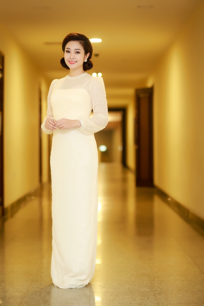 mc thùy linh - ảnh 1
