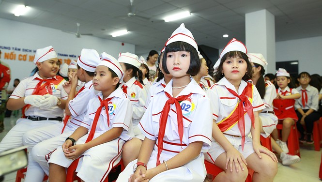 Hoa khôi Huỳnh Thúy Vi duyên dáng chấm thi “Nét đẹp Đội viên” - ảnh 4